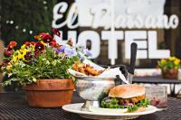 Jídlo v hotelu nebo okolí