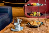une table avec deux assiettes de nourriture et une tasse de café dans l'établissement Campanile Casablanca Centre Ville, à Casablanca