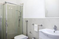 A bathroom at La Perla Di Mare - Gemma