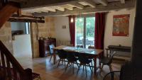 L Escale des Vignes GITE proche Saint Emilion Chateau Beynatの見取り図または間取り図
