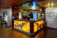 Lounge nebo bar v ubytování Hotel Tetřeví Boudy