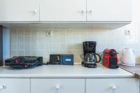 Kuchyň nebo kuchyňský kout v ubytování Super Paradise Apartments