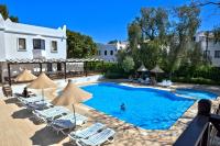 The swimming pool at or close to Hotel Atrium