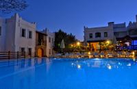 The swimming pool at or close to Hotel Atrium