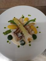 AttignatにあるHôtel La Parenthèseの白皿