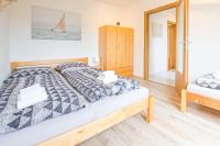 Łóżko lub łóżka w pokoju w obiekcie Apartmán Riviéra Lipno 510/21
