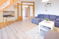 Telewizja i/lub zestaw kina domowego w obiekcie Apartmán Riviéra Lipno 510/21