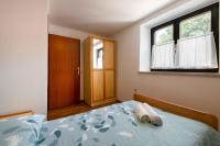 Łóżko lub łóżka w pokoju w obiekcie Holiday home Mali Vareski/Istrien 8734