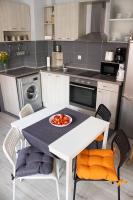 Kuchyň nebo kuchyňský kout v ubytování Vera by RV Apartments