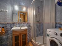 Koupelna v ubytování Lovely studio with seaview 700m from the beach
