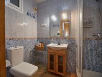 Koupelna v ubytování Lovely studio with seaview 700m from the beach