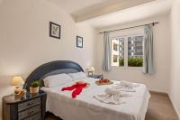 A bed or beds in a room at Apartamento Arenal 3 - PlusHolidays