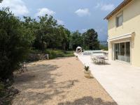 Ogród w obiekcie Charmante villa avec grande piscine au calme