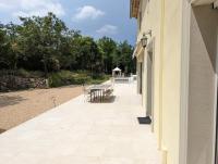 Ogród w obiekcie Charmante villa avec grande piscine au calme