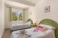 A bed or beds in a room at Apartamento Arenal 3 - PlusHolidays