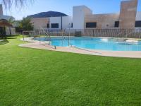Bazén v ubytovaní Apartamentos Cala San Pedro alebo v jeho blízkosti