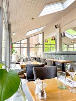 Restaurace v ubytování Glen Mhor Hotel at Uile-bheist 'Brewstillery'