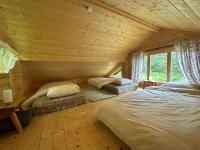 Postel nebo postele na pokoji v ubytování Raistiko Talu- Farmhouse, off-grid cabin and more