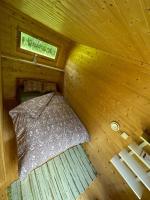 Postel nebo postele na pokoji v ubytování Raistiko Talu- Farmhouse, off-grid cabin and more