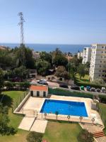 Bazén v ubytování Lovely studio with seaview 700m from the beach nebo v jeho okolí