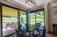 Posezení v ubytování Sarren Villa Pool