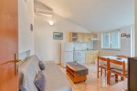 Kuchyňa alebo kuchynka v ubytovaní Apartment Vilma Funtana