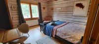 Postel nebo postele na pokoji v ubytování Raistiko Talu- Farmhouse, off-grid cabin and more
