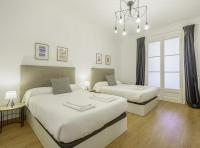 Posteľ alebo postele v izbe v ubytovaní SibsBcn-Paseo de Gracia Luxury Exclusive Gaudí