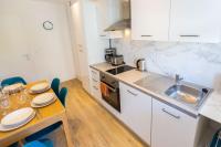 A kitchen or kitchenette at T5, 4 chambres, St Charles/Joliette Wifi, terrasse