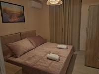 A bed or beds in a room at Déjà Blue