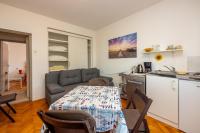 Kuchyňa alebo kuchynka v ubytovaní Apartmani Azur