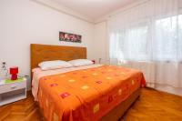 Posteľ alebo postele v izbe v ubytovaní Apartmani Azur