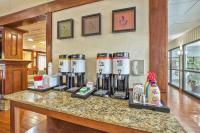 Hampton Inn Detroit/Belleville-Airport Areaにあるコーヒーまたはお茶