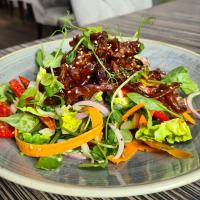 Jídlo v hotelu nebo okolí