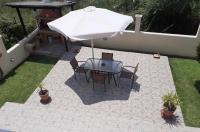 a patio with a table and an umbrella at Casa Raymo in Kanálion