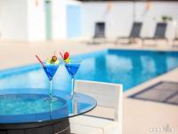 Bazén v ubytování VH CostaBlanca - APARTAMENTO MARTA BEACH 4 nebo v jeho okolí