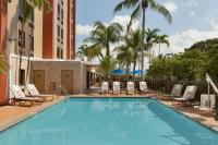 Hampton Inn Miami-Airport Westの敷地内または近くにあるプール