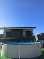 The swimming pool at or close to Casa Rural Pozo Cinojal