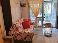 Posteľ alebo postele v izbe v ubytovaní Studio cosy avec jardinet, parking privatif et WiFi gratuit - Proche Thermes et Étang de Thau - FR-1-503-148