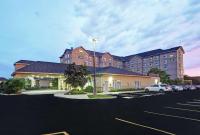 Una representación de un hotel con estacionamiento. en Homewood Suites by Hilton Cambridge-Waterloo, Ontario, en Cambridge