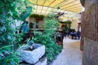 En have udenfor AlvorKiteCenter Guesthouse