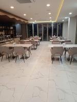 Un restaurant sau alt loc unde se poate mânca la S.R.SUNSHINE HOTEL