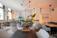 Posezení v ubytování Modern top floor loft with balcony