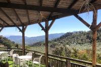 een uitzicht vanaf de veranda van een berghuis bij Villa La Manzanilla Rocabella in El Chorro