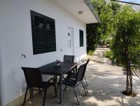 Patio alebo iná vonkajšia časť ubytovania House B - with spacious terrace and beautiful view
