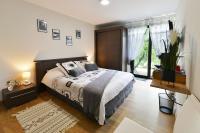 Łóżko lub łóżka w pokoju w obiekcie Chambres et Table d'hotes du calvaire