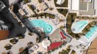 Una vista aérea de un complejo turístico con piscina. en UNA HOTELS MH Matera, en Matera