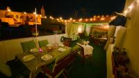 Reštaurácia alebo iné gastronomické zariadenie v ubytovaní Apartamento con Terraza,a 100m playa Costilla y Frente al Castillo