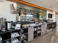 Kuchyň nebo kuchyňský kout v ubytování Sunec Hotel