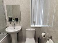 Koupelna v ubytování Beautiful and Cosy 3 beds home for 6 guests near Doncaster Racecourse